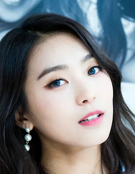 بیوگرافی Yoon Bora