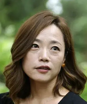 بیوگرافی Yoon Jin Seong