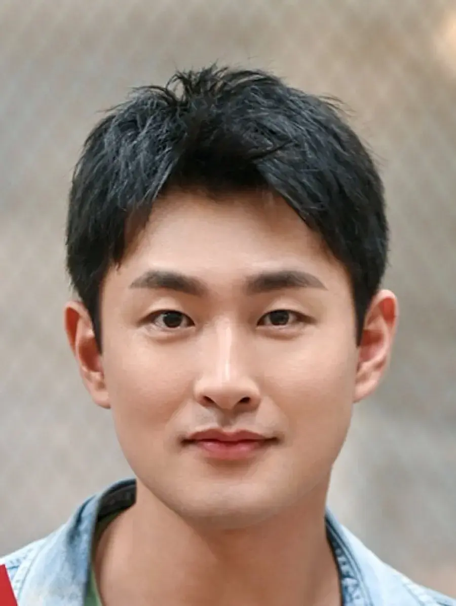 بیوگرافی Wang Yan Lin