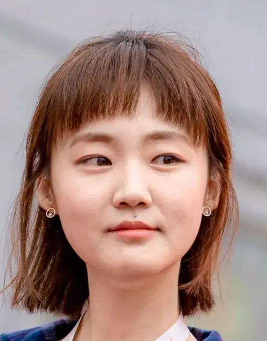 بیوگرافی Park Ye Young