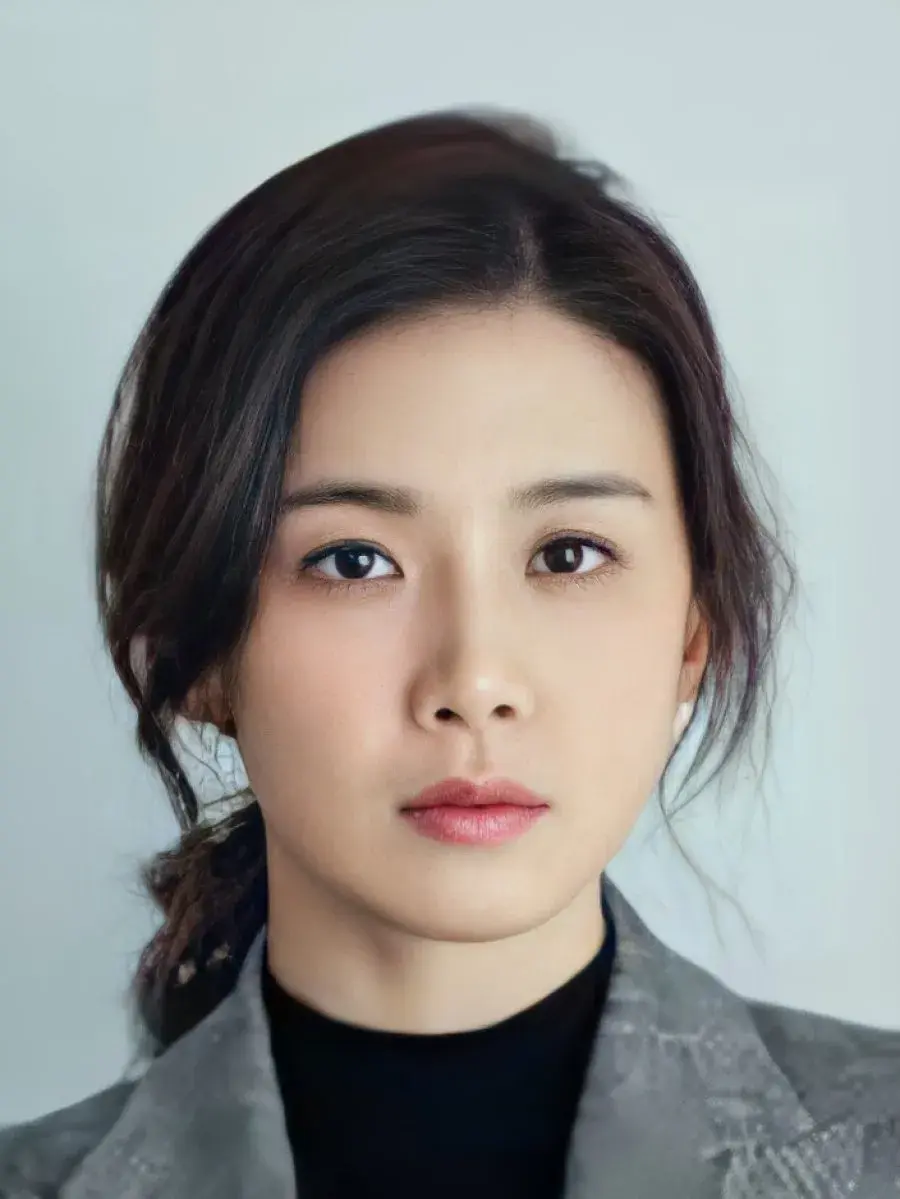 بیوگرافی Lee Bo Young
