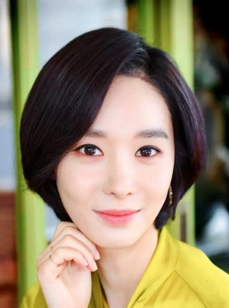 بیوگرافی Lee Mae Ri