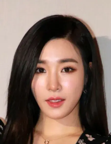 بیوگرافی Hwang Stephanie Young