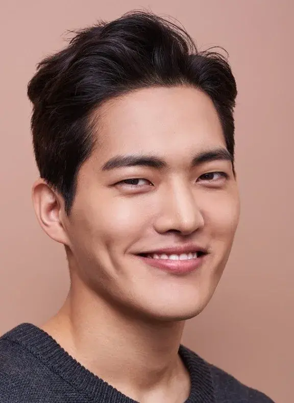 بیوگرافی Kim Gun Woo