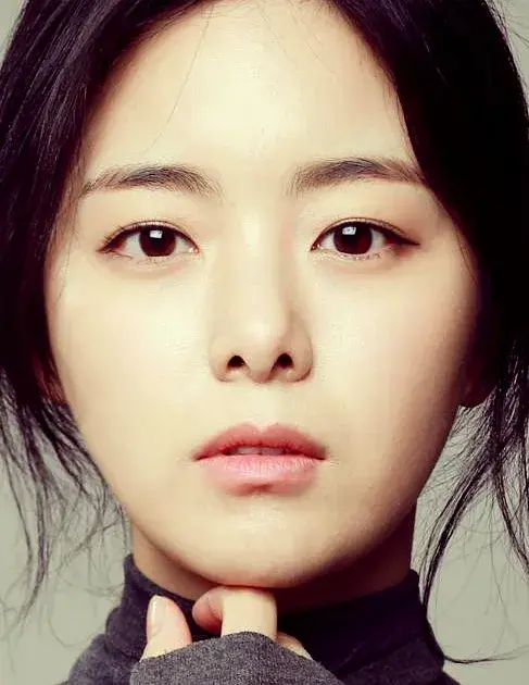 بیوگرافی Han Ji Woo
