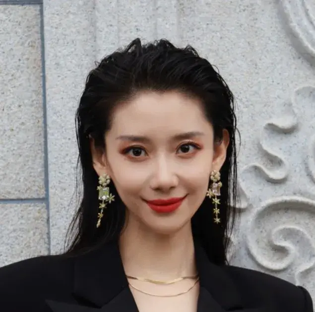 بیوگرافی Huang Wen Qing