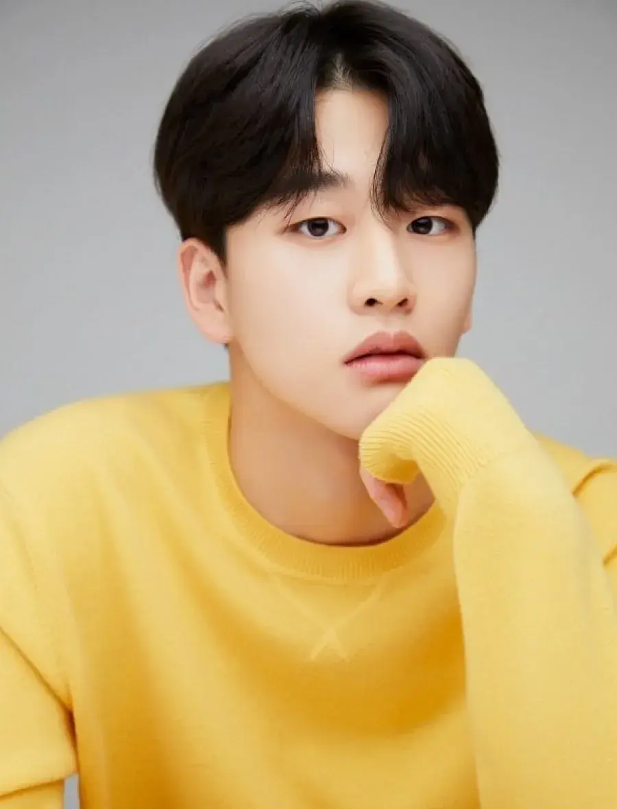 بیوگرافی Kim Yoon Woo