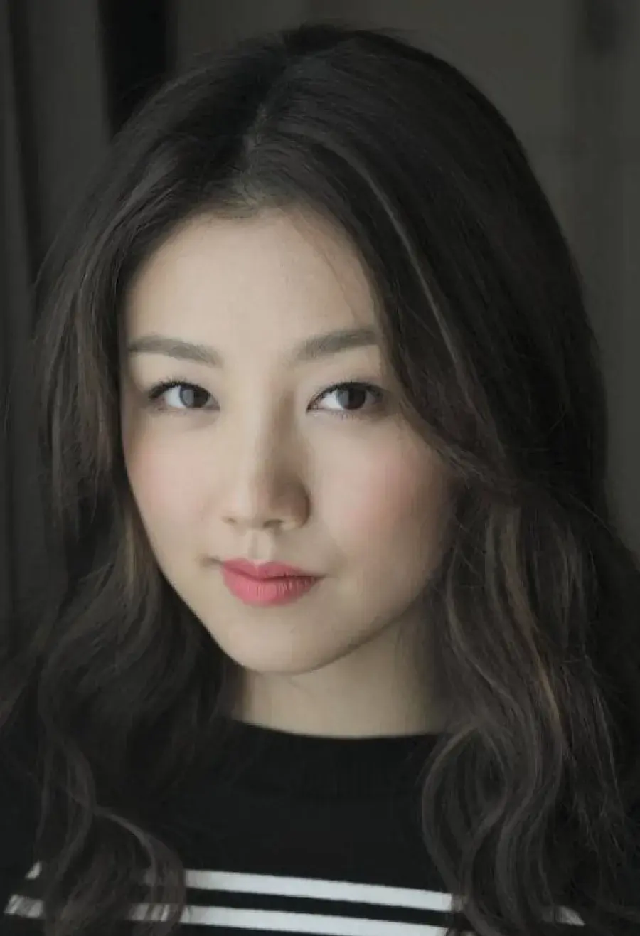 بیوگرافی Yan Zhou Ling