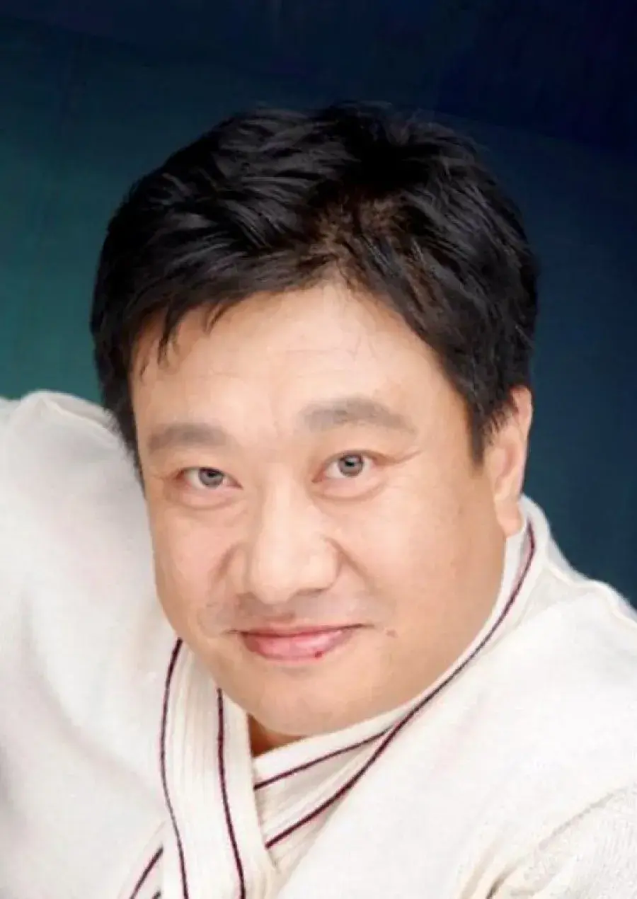 بیوگرافی Kwon Yong Woon