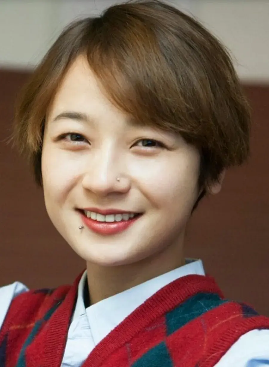 بیوگرافی Kim Kkot Bi