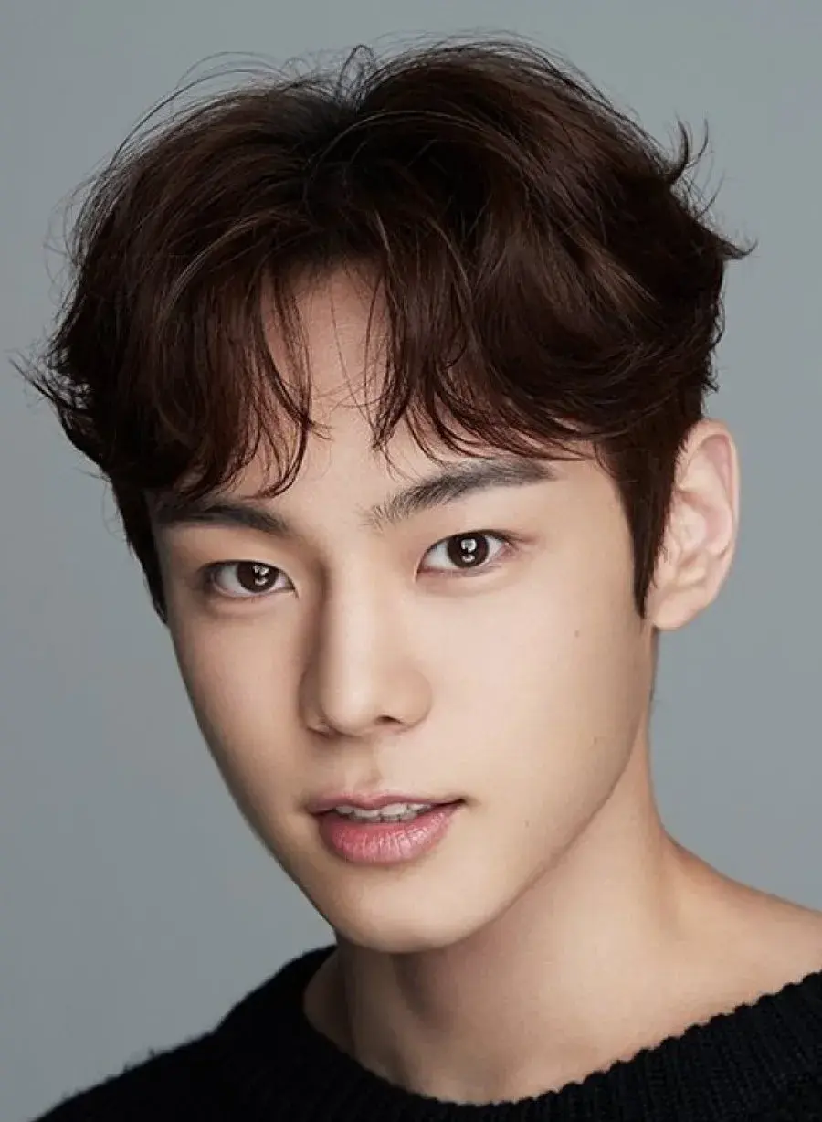 بیوگرافی Yoon Byung Hwi