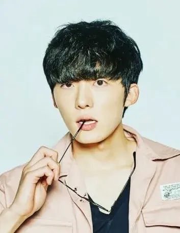 بیوگرافی Lee Joon Young