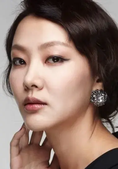 بیوگرافی Yoon  Ji Hye