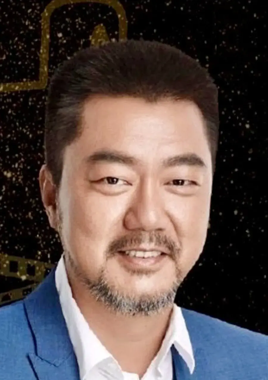 بیوگرافی Dong Yong