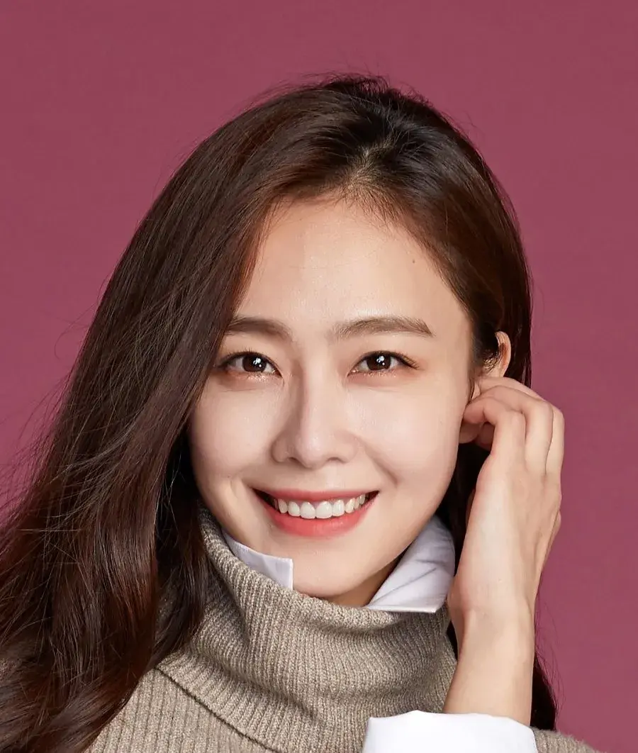 بیوگرافی Hong Soo Hyun