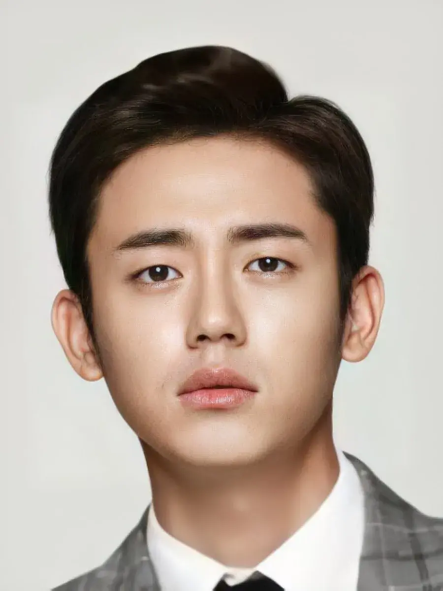 بیوگرافی Lee Ji Hoon