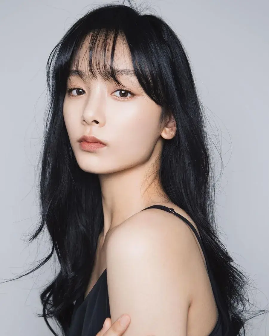 بیوگرافی Choe Ri Ra