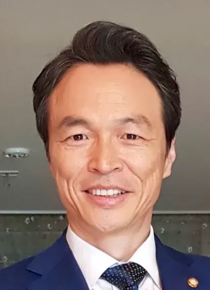 بیوگرافی Lee Yang Hee