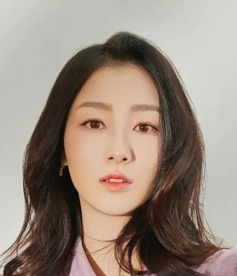 بیوگرافی Ye Qing