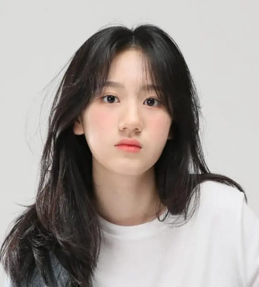 بیوگرافی Uhm Chae Young