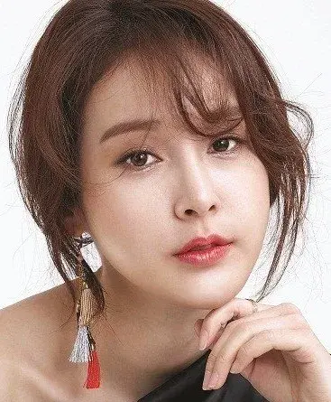 بیوگرافی Jo Kyung Jin