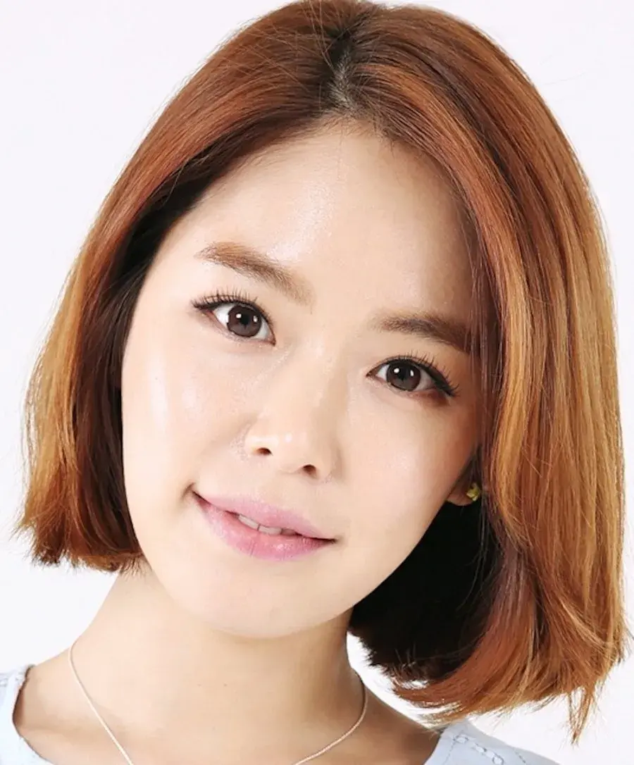 بیوگرافی Hong Ah Reum
