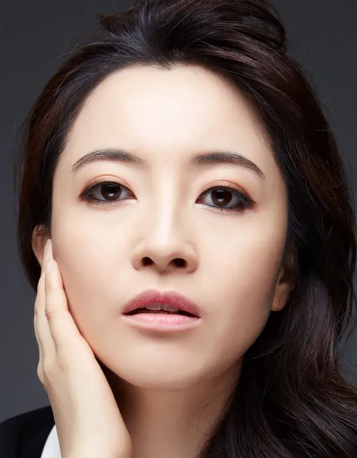 بیوگرافی Lee Tae Young
