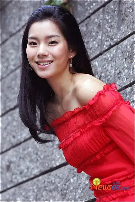 بیوگرافی Hwang Ji Hyun