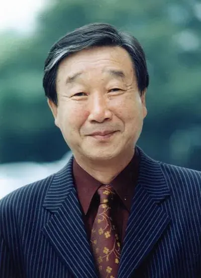 بیوگرافی Yoon Moon Shik