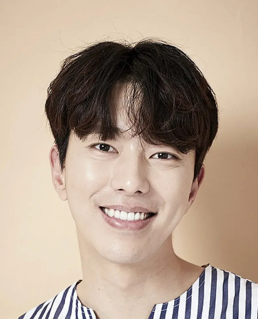 بیوگرافی Yoon Hyun Min