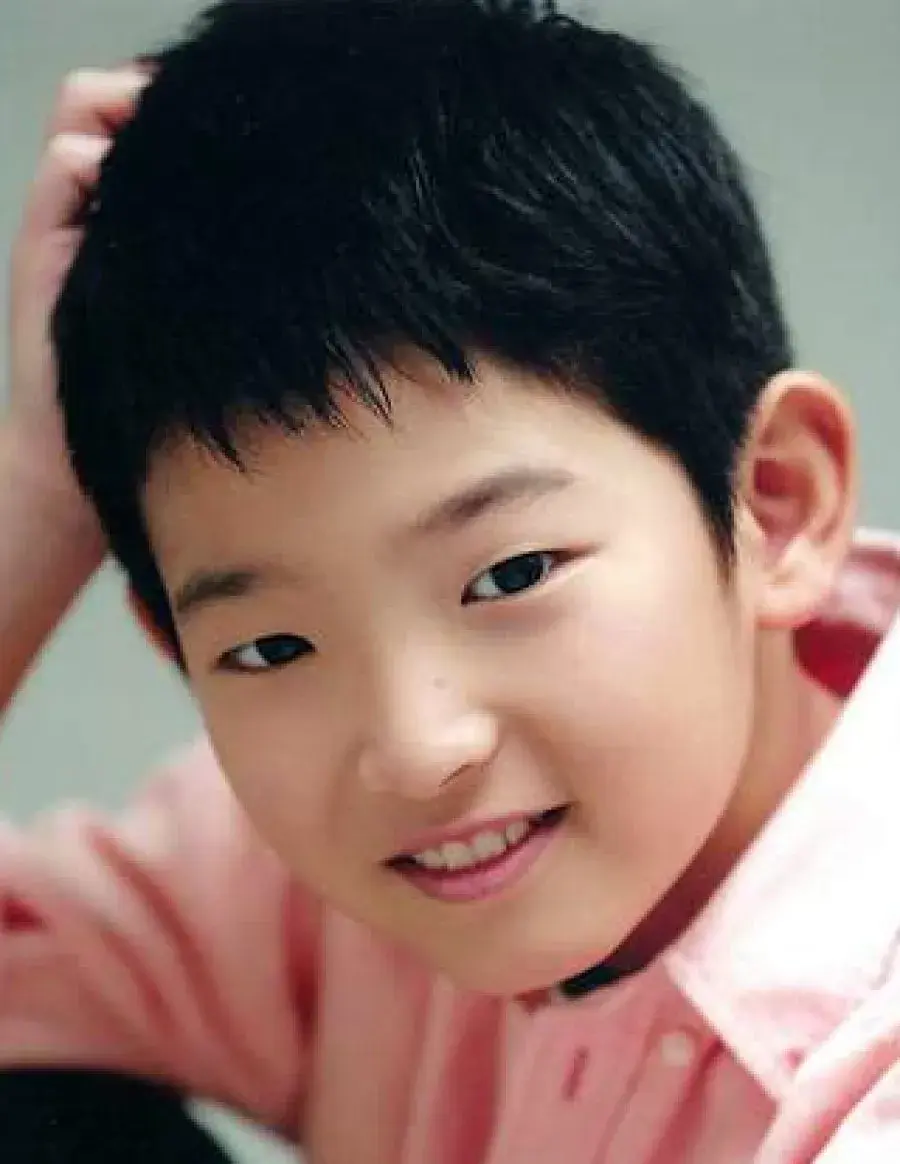 بیوگرافی Yoon Chan 