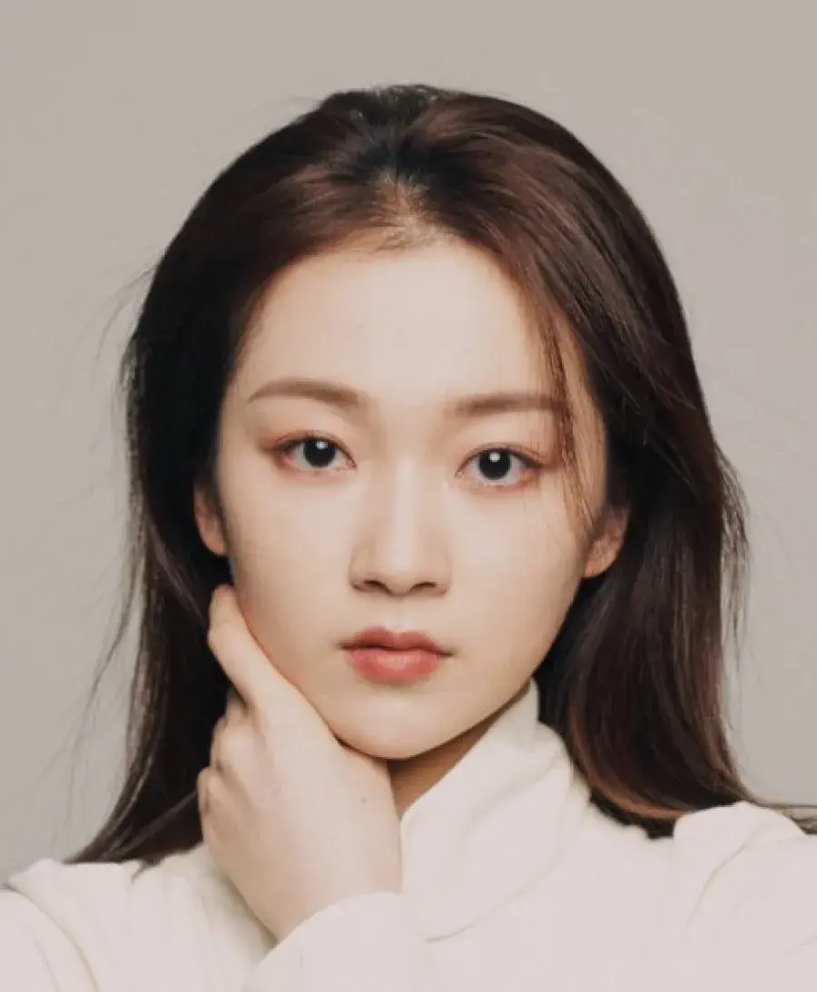 بیوگرافی Yan Yi Yi