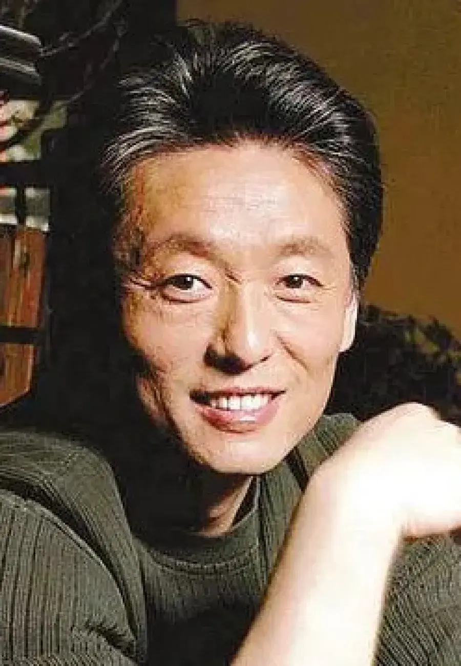 بیوگرافی Hou Yong