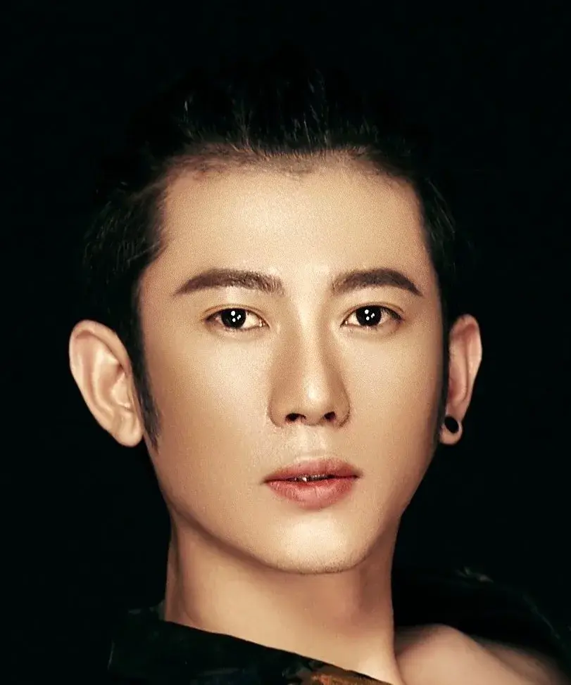 بیوگرافی Li Qian Feng