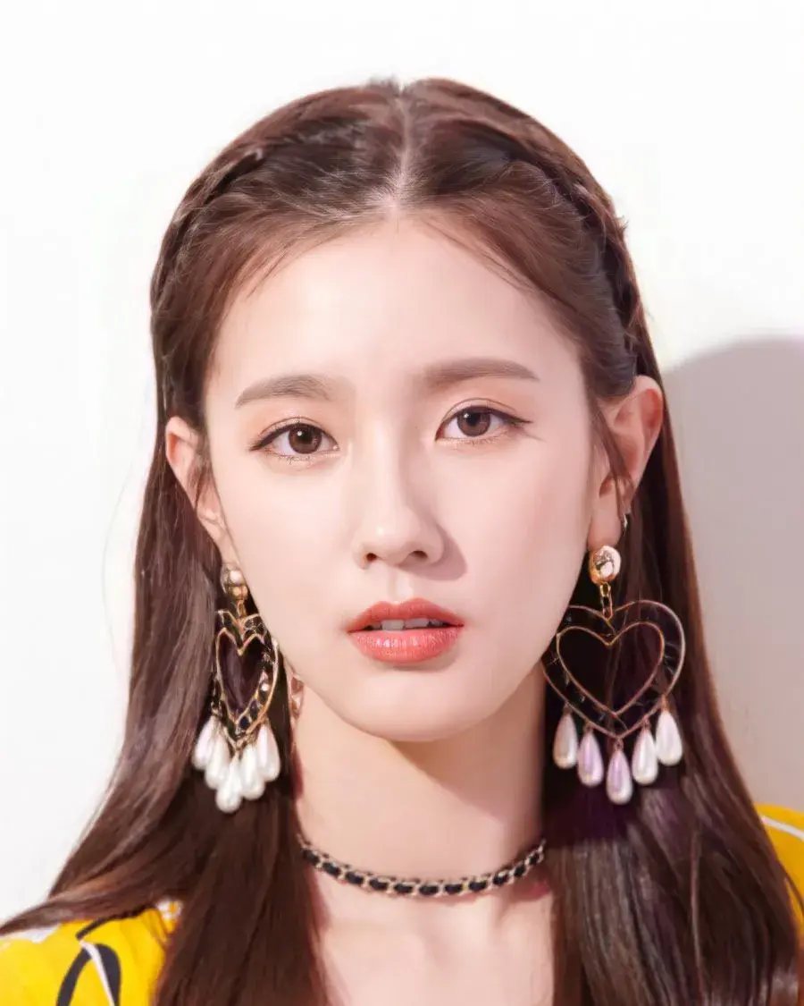 بیوگرافی Cho Mi Yeon