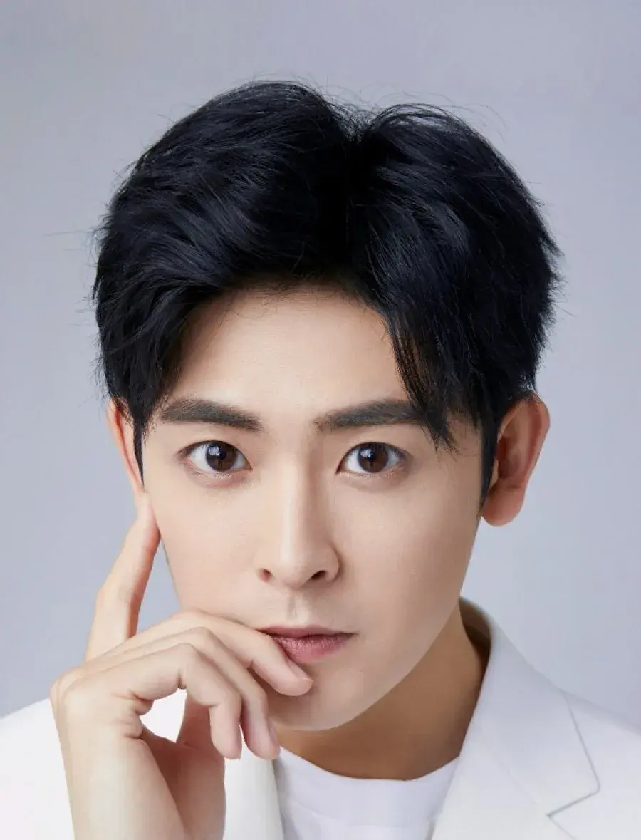 بیوگرافی Li Xin Ze