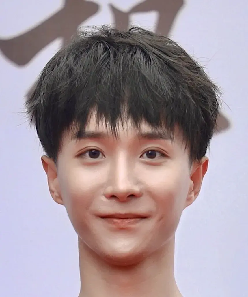 بیوگرافی Zhang Gan Gan