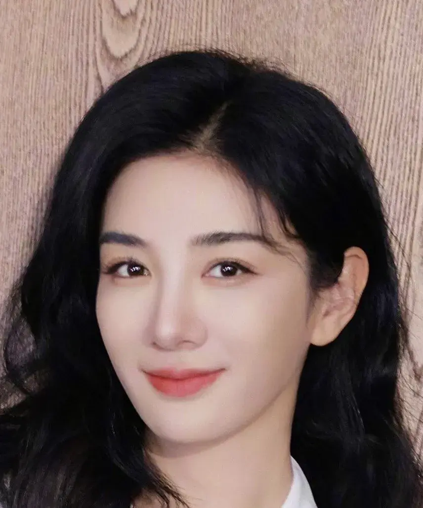 بیوگرافی Huang Yi