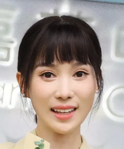 بیوگرافی Zhang Jia Yue