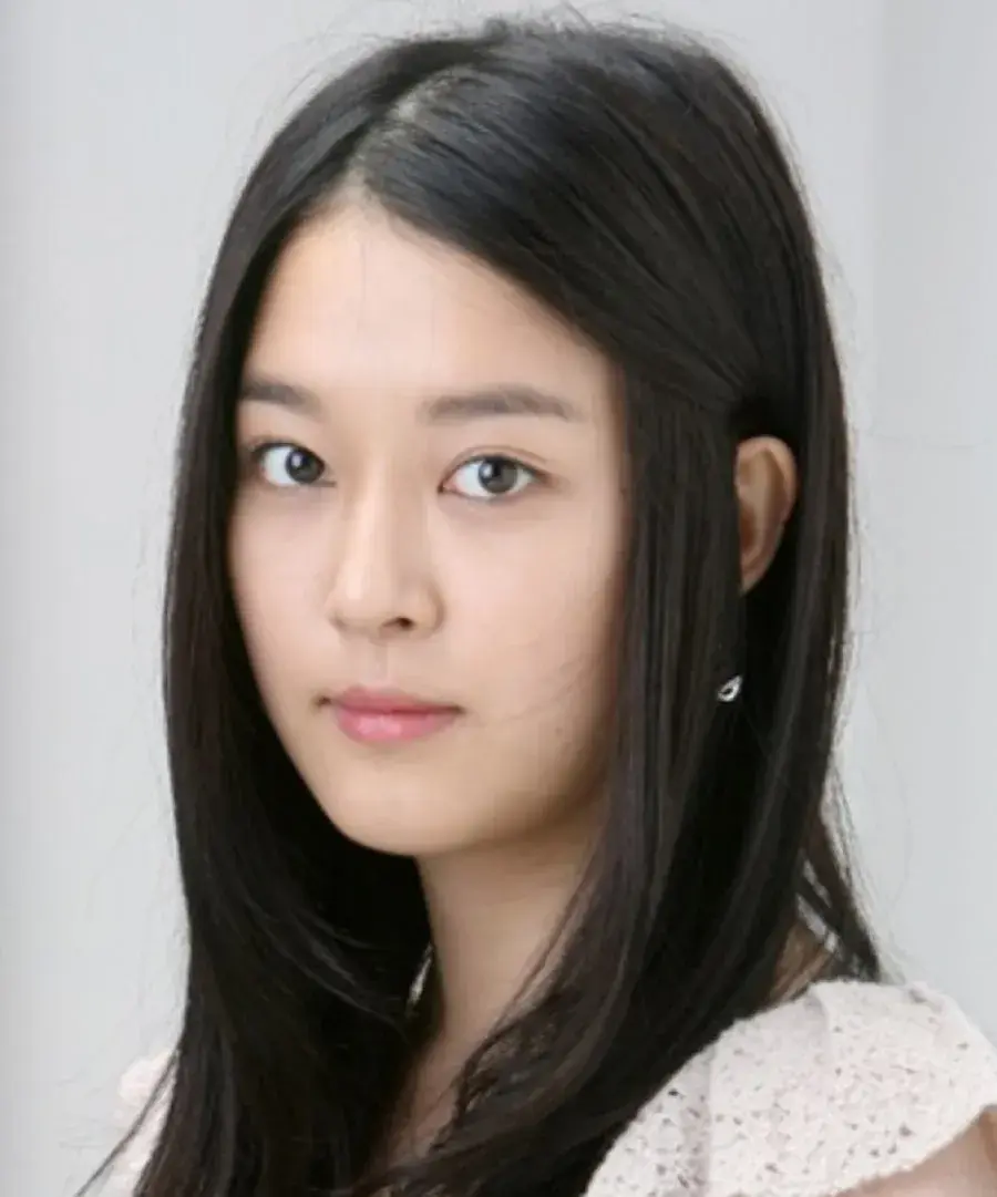 بیوگرافی Yoon Young Ah