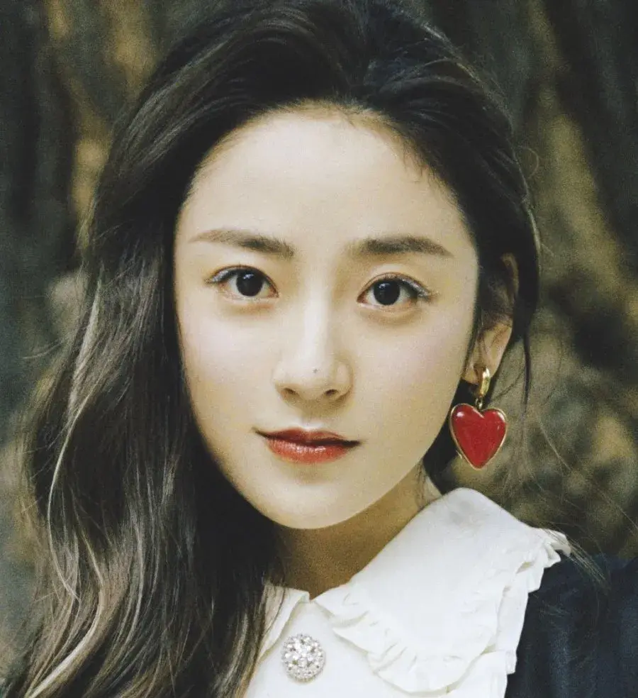 بیوگرافی Ding Yi Yi