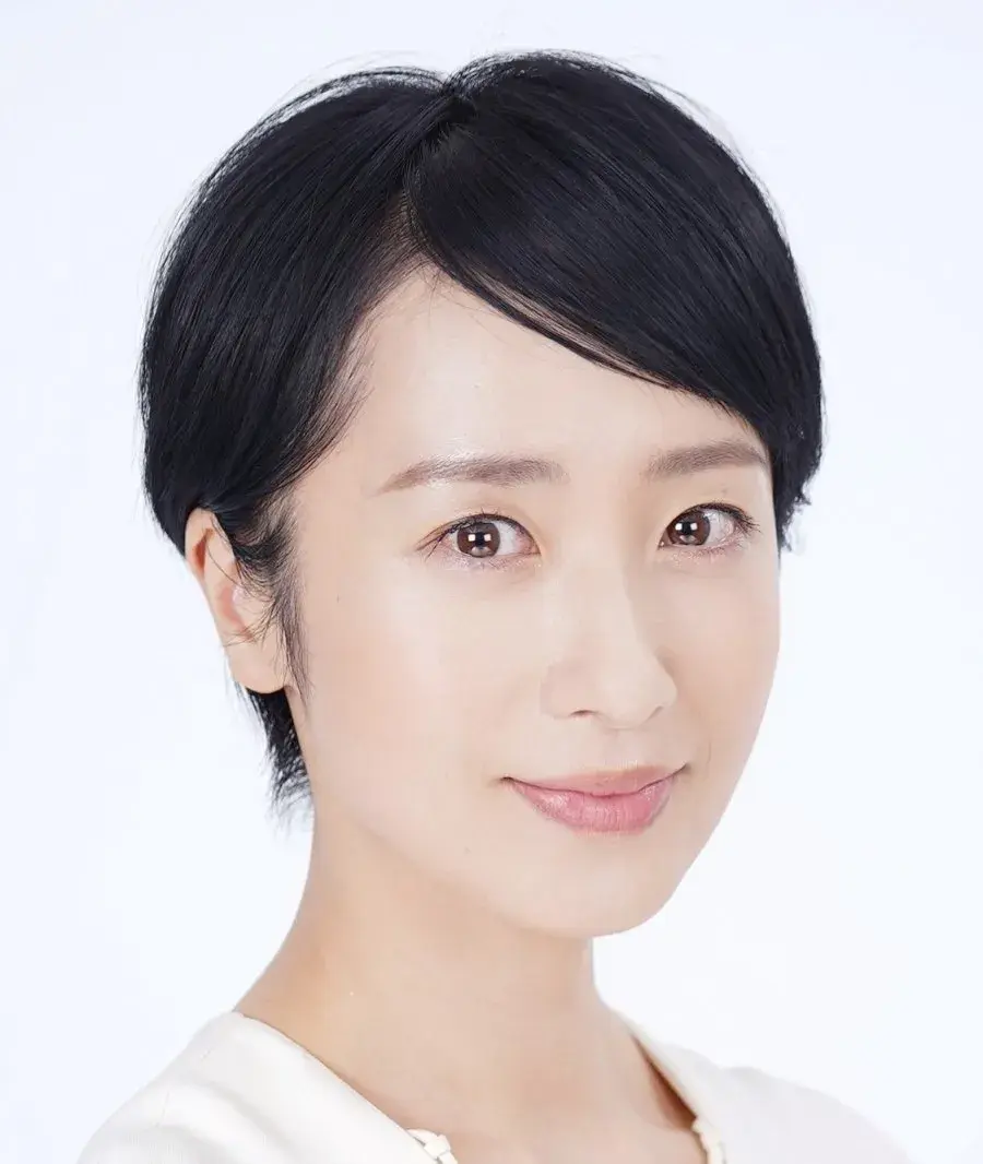 بیوگرافی Emi Kurara