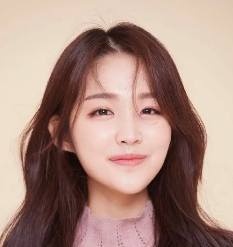 بیوگرافی Han Lee Young