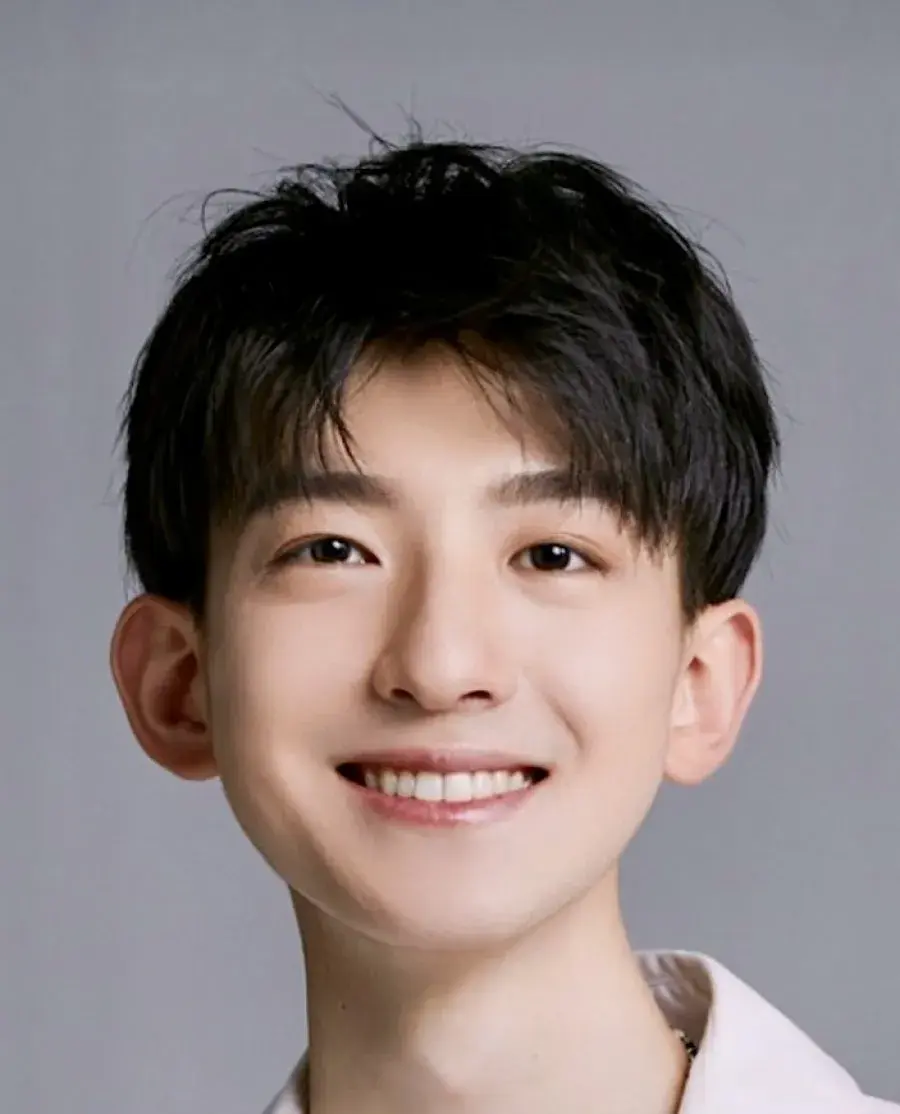 بیوگرافی  Yuan Ruo Hang