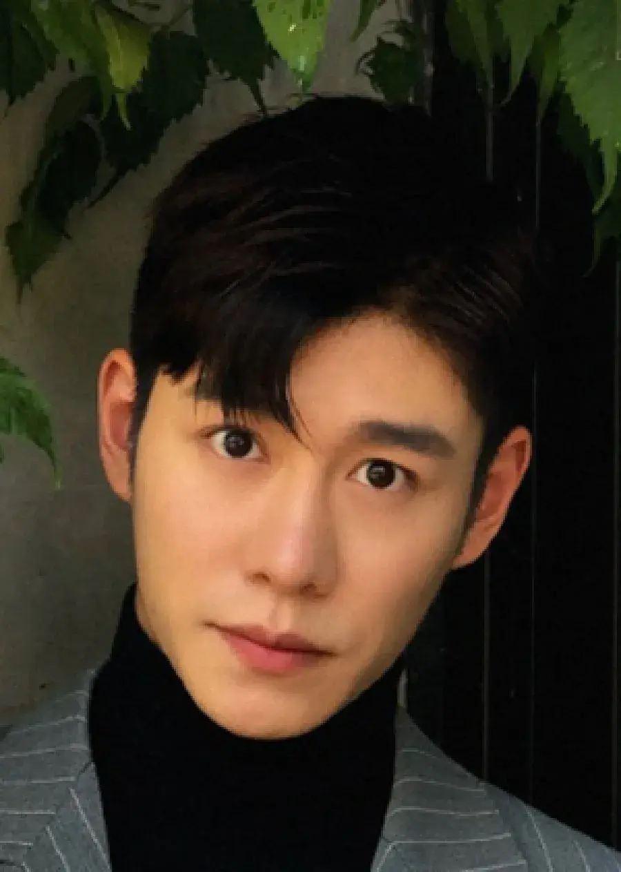 بیوگرافی Lou Ming Sen