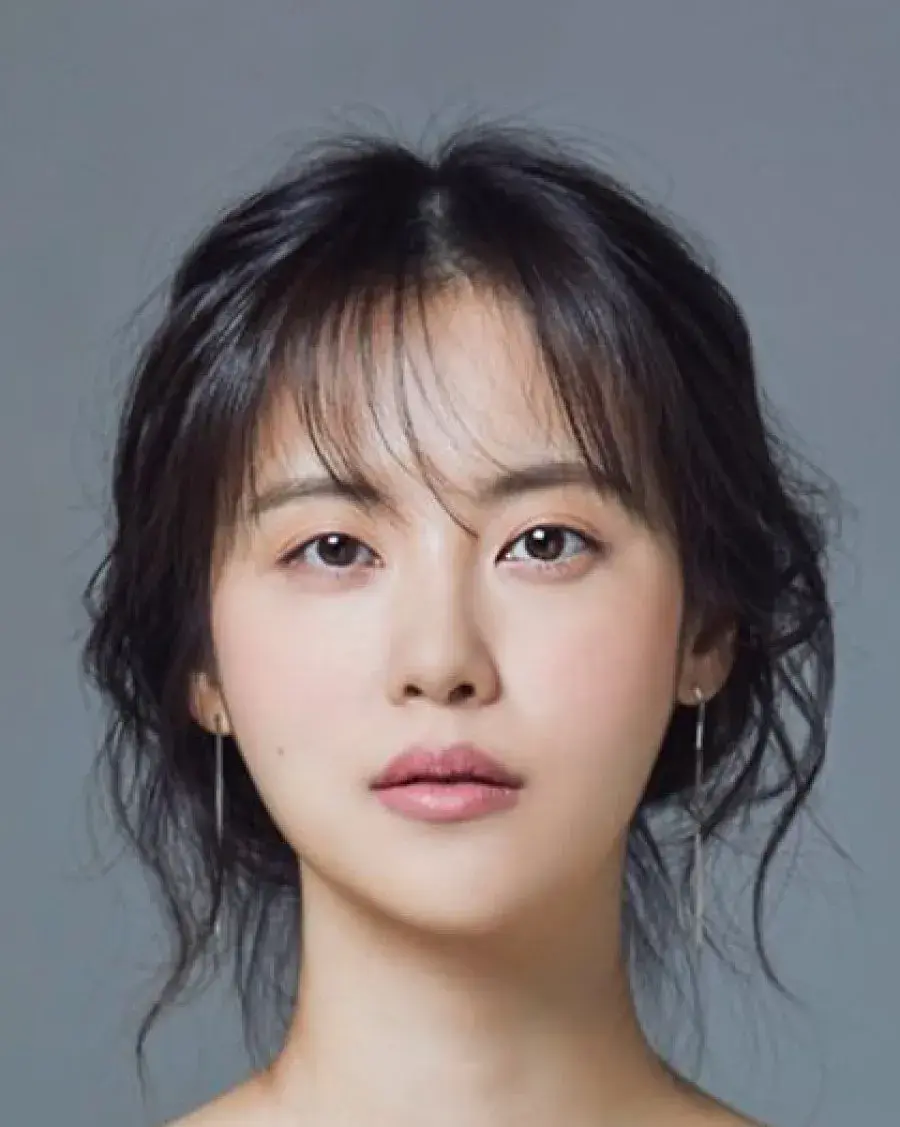 بیوگرافی Seo Yoon Ah