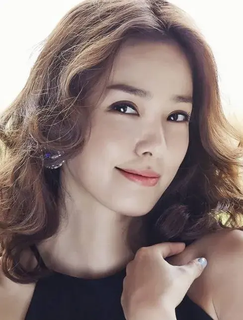 بیوگرافی Son Tae Young