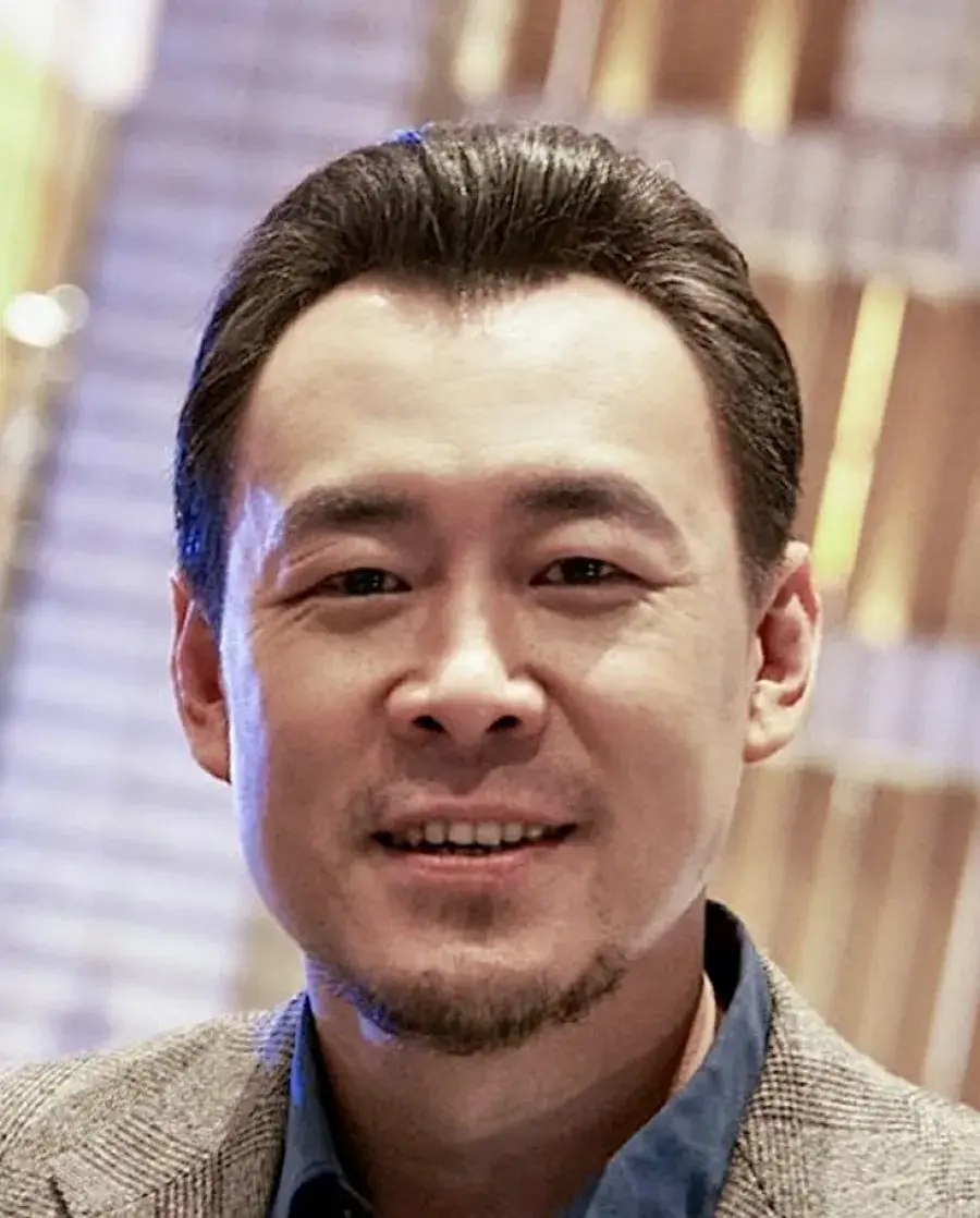 بیوگرافی Hou Yong