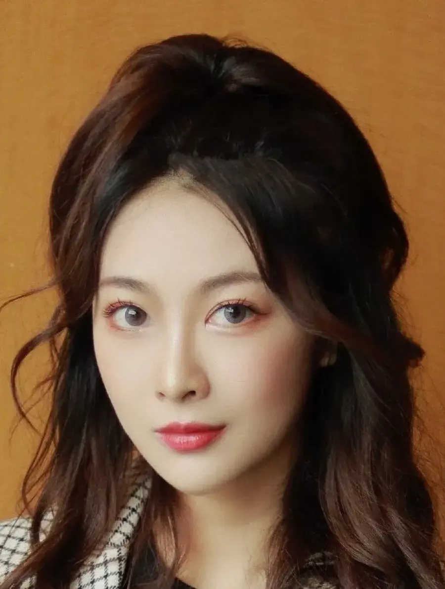 بیوگرافی Zhong Qi