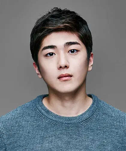 بیوگرافی Lee Gun Woo